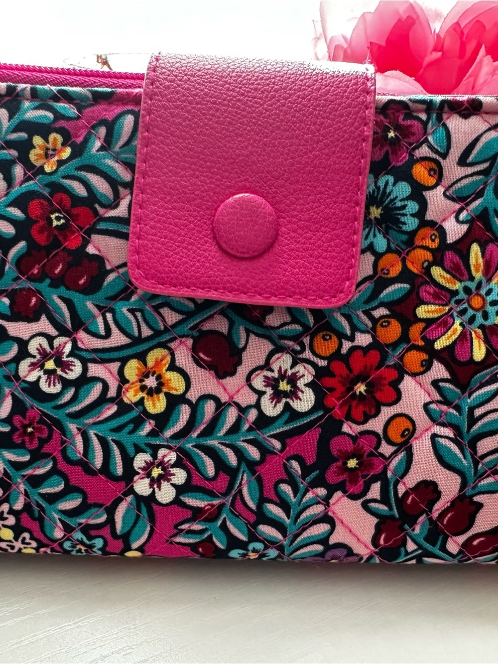 Deluxe Edition Vera Bradley Kaleidoscope RFID Wristlet Crossbody - Picture 11 of 14